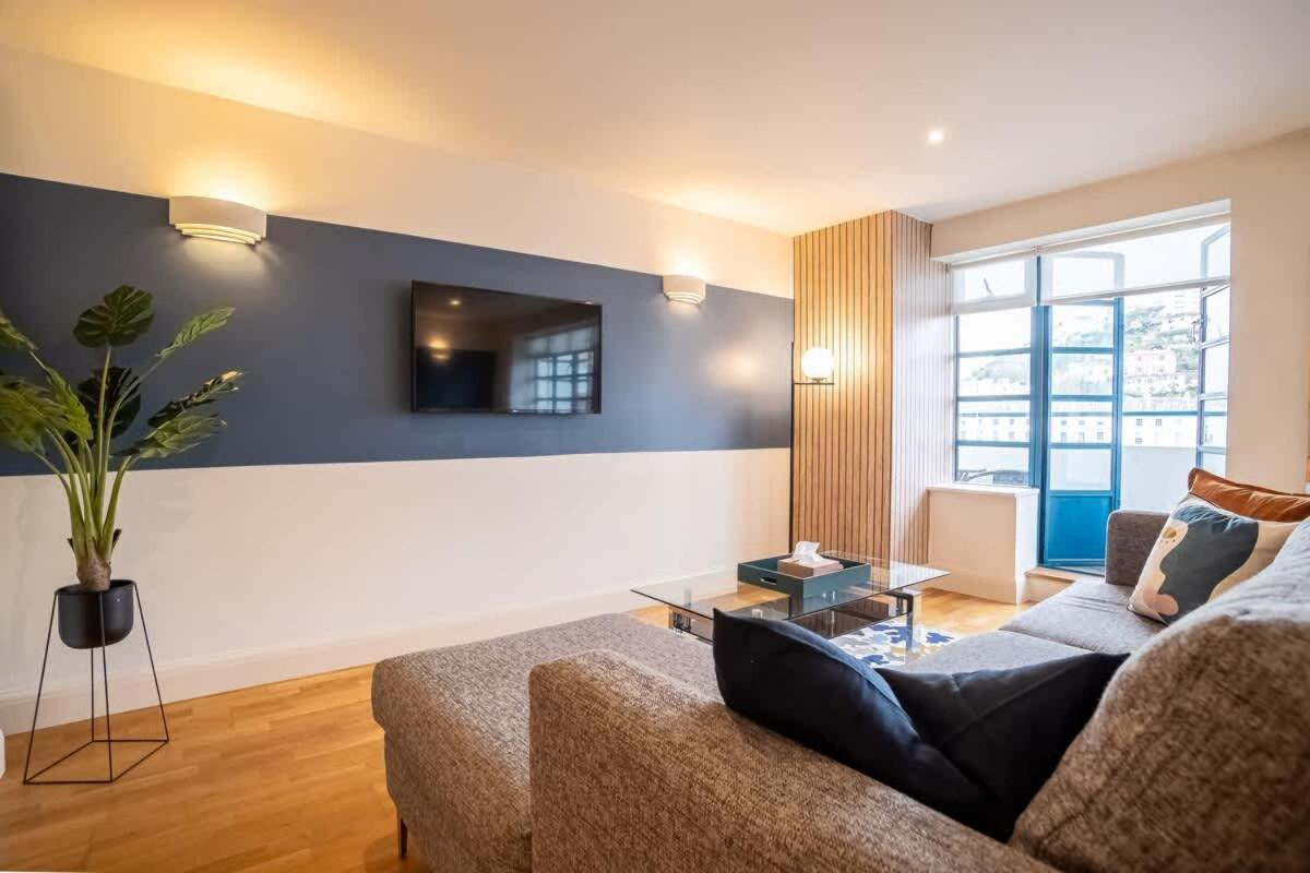 Spacious 2-bed Close To King's Garden Apartment *